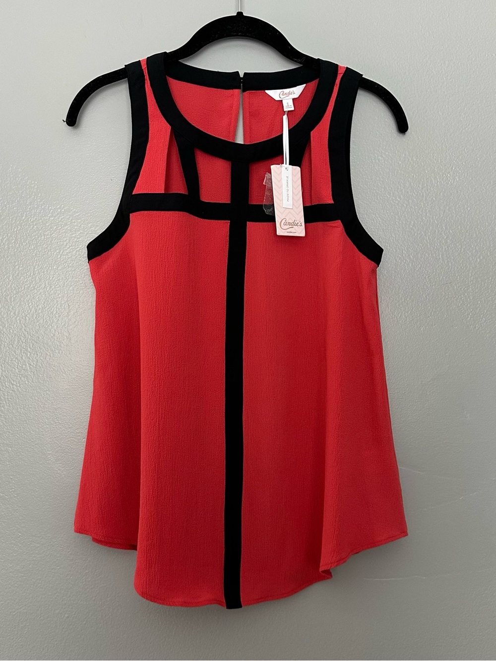 NWT Candie's Coral Sleeveless Tank with Cutout and Black Contrast Trim size S